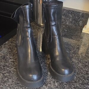 Elegant Black Heeled Boots